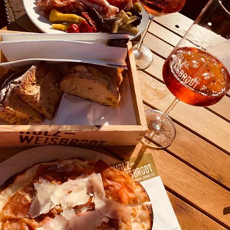 The Hampton Hock's - Wellness & Wine